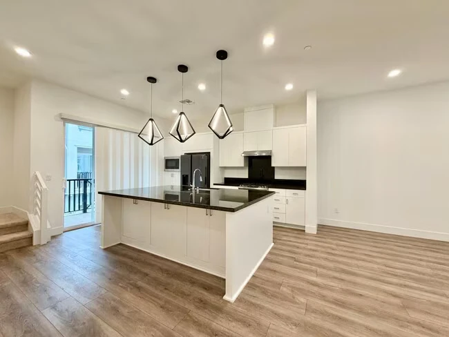Pristine Silicon Valley New Build! photo 2