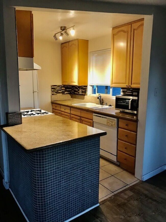 739-739 Santa Barbara Pl San Diego, CA 92109 photo 4