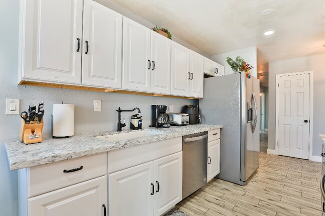 242 W Jasmine St Mesa, AZ 85201 photo 4