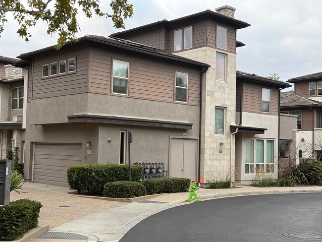 2623 Aperture Cir San Diego, CA 92108
