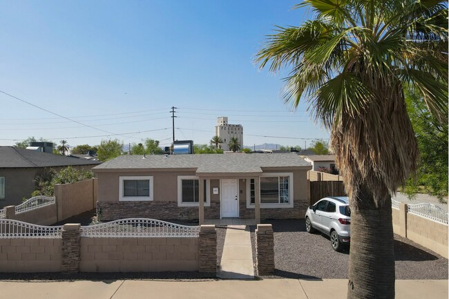 2421 W Washington St Phoenix, AZ 85009