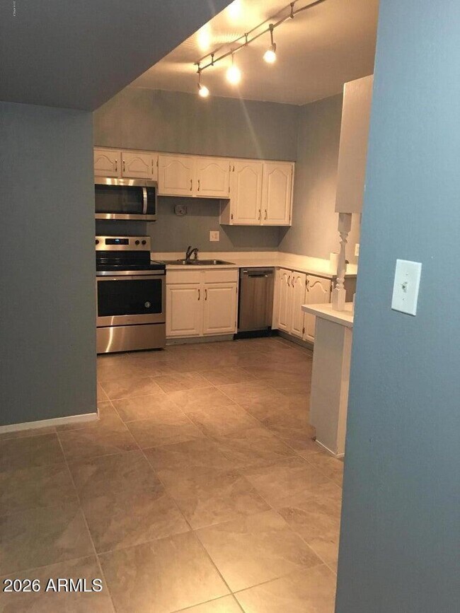 357 E Thomas Rd Phoenix, AZ 85012 photo 3