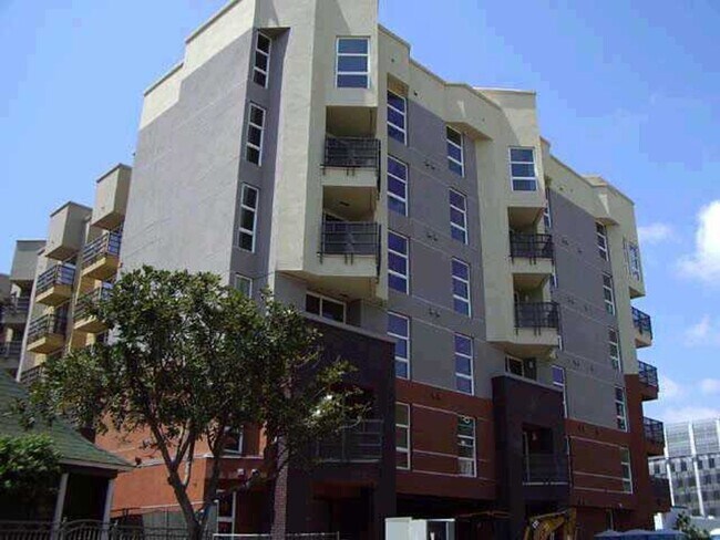 1225 Island San Diego, CA 92101 photo 2