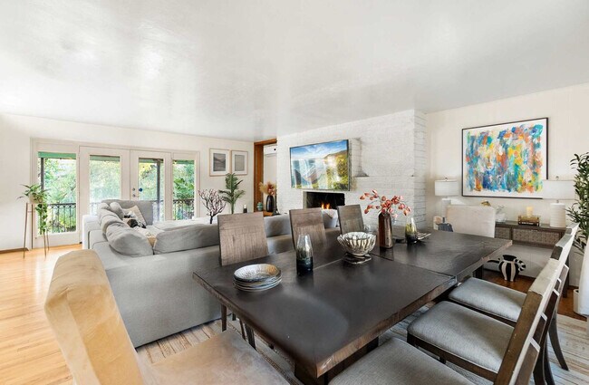 4989 Randlett Dr