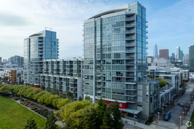 Luxurious Condo At Madrone W/bay, City Views, Balcony, Pool, Parking, Storage -fully Furnished Option - Progressive photo 2