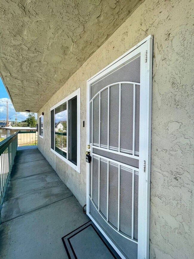 12716 Lakeshore Dr Lakeside, CA 92040 photo 2