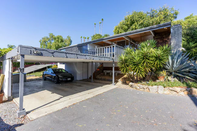 1548 Via Rancho Pkwy Escondido, CA 92029 photo 2
