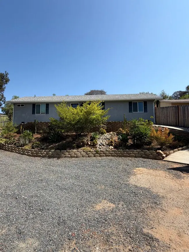 1564 York Dr Vista, CA 92084 photo 2