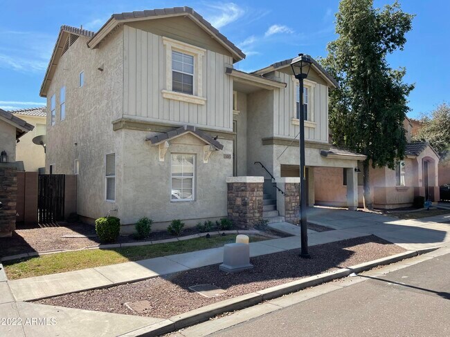 5217 W Fulton St Phoenix, AZ 85043 photo 2