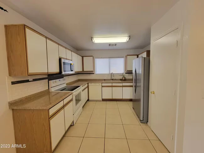 2259 E Spruce Dr Chandler, AZ 85286 photo 3