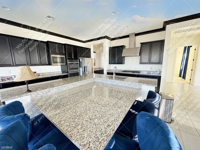 9512 S 13th Pl Phoenix, AZ 85042 photo 4