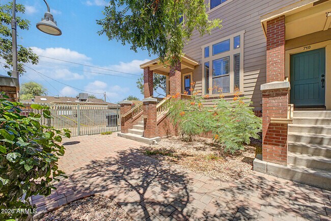 712 S Beck Ave Tempe, AZ 85281 photo 4