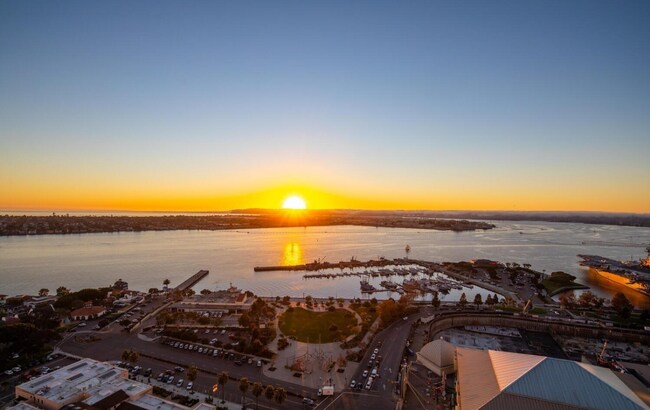 700 W Harbor Dr San Diego, CA 92101 photo 3