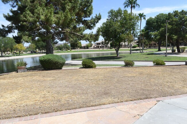 Ideal 4 Br+loft 3.5 Ba 2 Cg Home With Solar In Arrowhead Ranch Near 67th Ave And Loop 101 In Glendale photo 4
