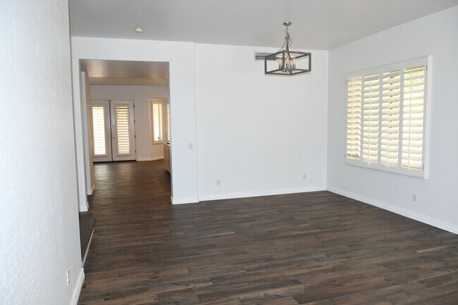 Ideal 4 Br+loft 3.5 Ba 2 Cg Home With Solar In Arrowhead Ranch Near 67th Ave And Loop 101 In Glendale photo 5