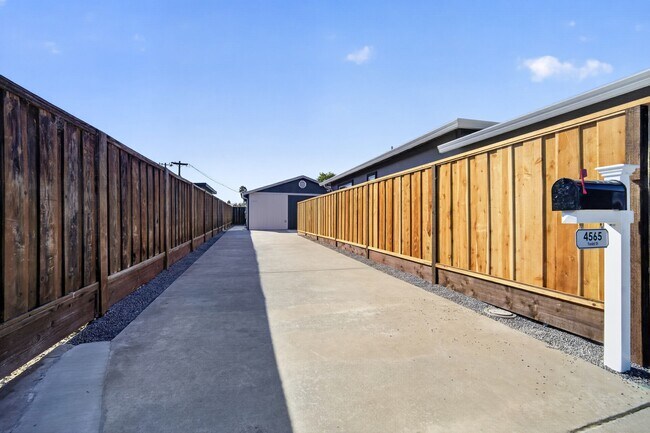 4565 Todd Street photo 2