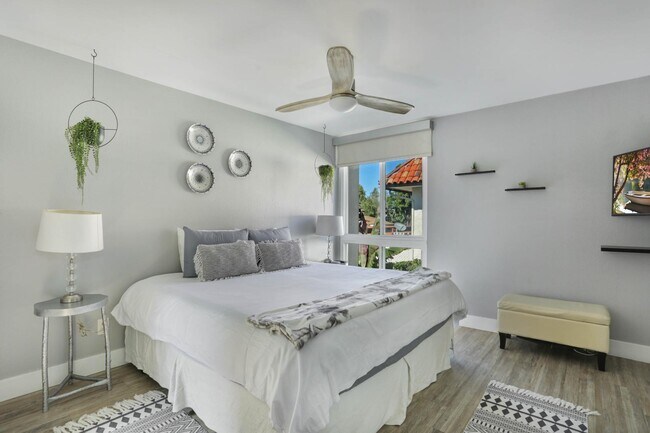 3054 Rue D’Orleans San Diego, CA 92110 photo 4