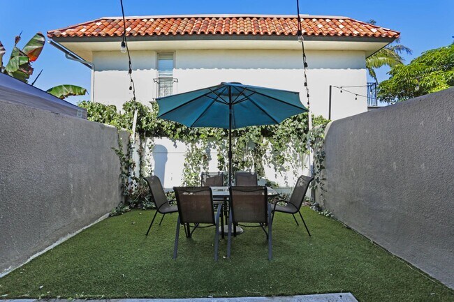 3054 Rue D’Orleans San Diego, CA 92110 photo 2