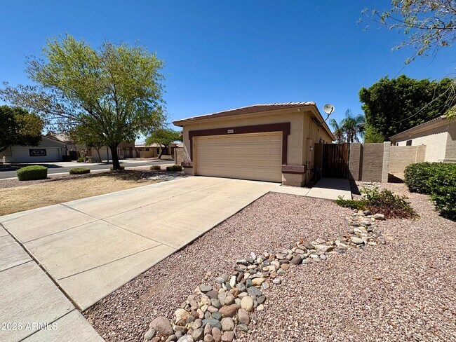 8234 W Salter Dr Peoria, AZ 85382 photo 2