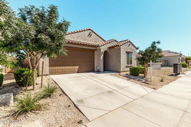 11204 W Mobile Ln Tolleson, AZ 85353 photo 3
