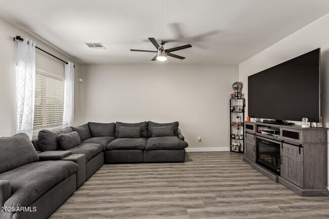 11204 W Mobile Ln Tolleson, AZ 85353 photo 5