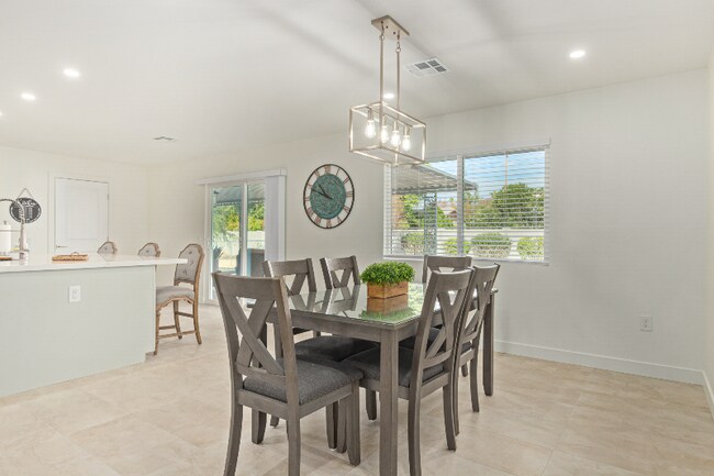 9830 W Evergreen Dr Sun City, AZ 85373 photo 5