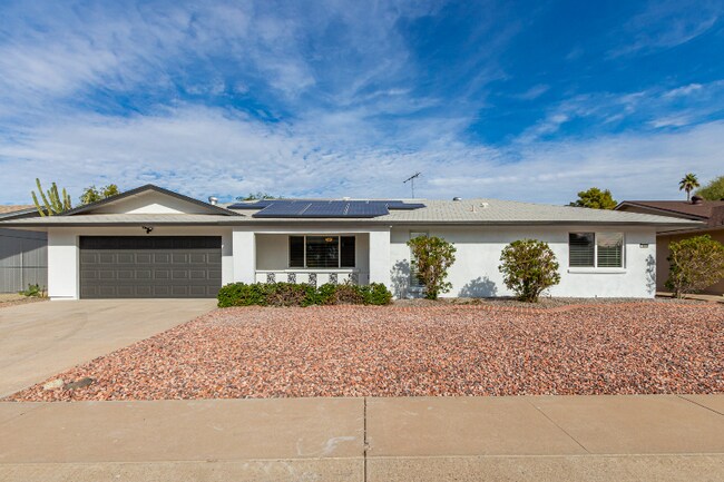 9830 W Evergreen Dr Sun City, AZ 85373 photo 2