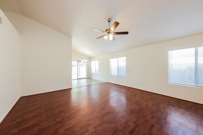 8449 W Wethersfield Rd Peoria, AZ 85381 photo 4