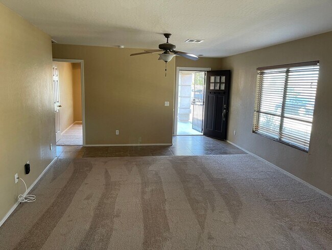 8211 S 54th Ave Phoenix, AZ 85339 photo 3