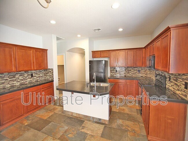 17020 W Windermere Way Surprise, AZ 85374 photo 4