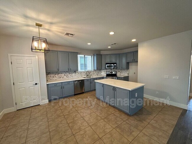 15439 W Poinsettia Dr Surprise, AZ 85379 photo 3