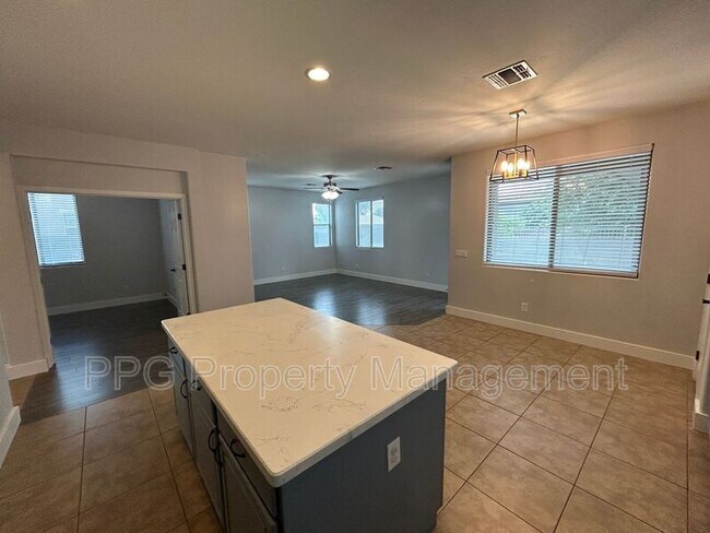 15439 W Poinsettia Dr Surprise, AZ 85379 photo 5