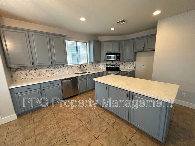 15439 W Poinsettia Dr Surprise, AZ 85379 photo 4