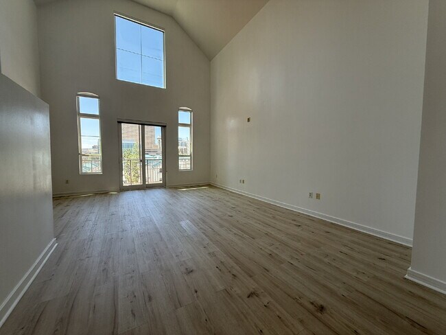 215 E McKinley St Phoenix, AZ 85004 photo 4