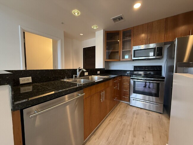 215 E McKinley St Phoenix, AZ 85004 photo 2