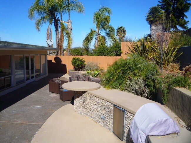 2003 Cecelia Terrace San Diego, CA 92110 photo 3