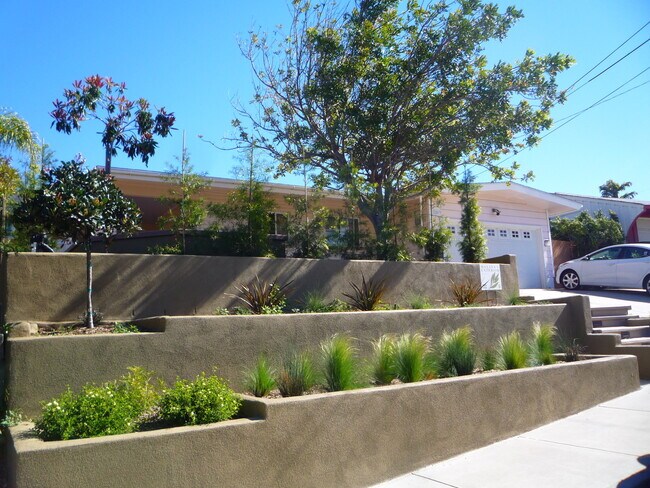 2003 Cecelia Terrace San Diego, CA 92110 photo 2