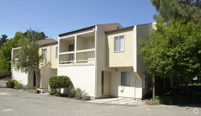 2BR/2BA Townhouse on Rincon Road · El Sobrante