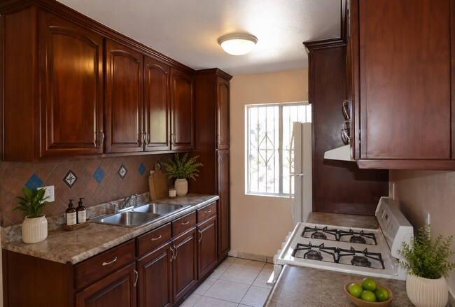4271 Logan Ave San Diego, CA 92113 photo 2