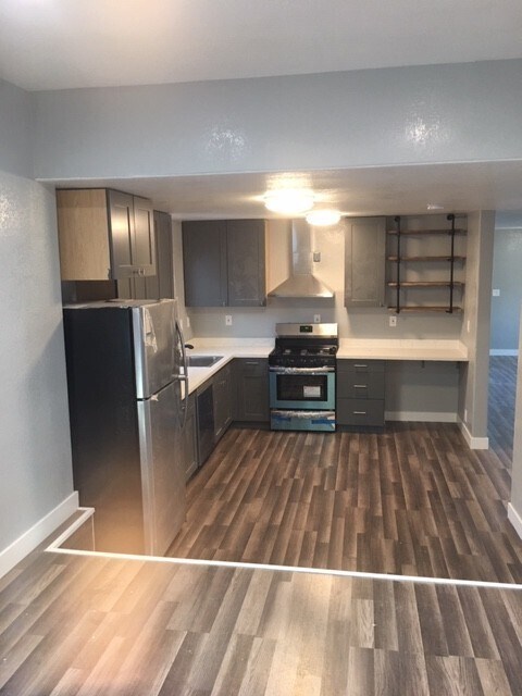 1202 Pine St Martinez, CA 94553 photo 2