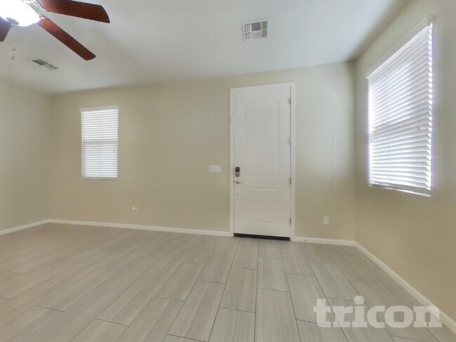 12588 W Via Dona Rd Peoria, AZ 85383 photo 2