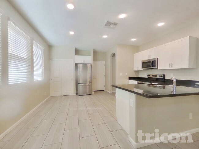 12588 W Via Dona Rd Peoria, AZ 85383 photo 4