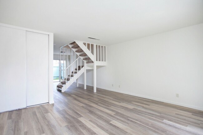 5156 Dawes St San Diego, CA 92109 photo 2