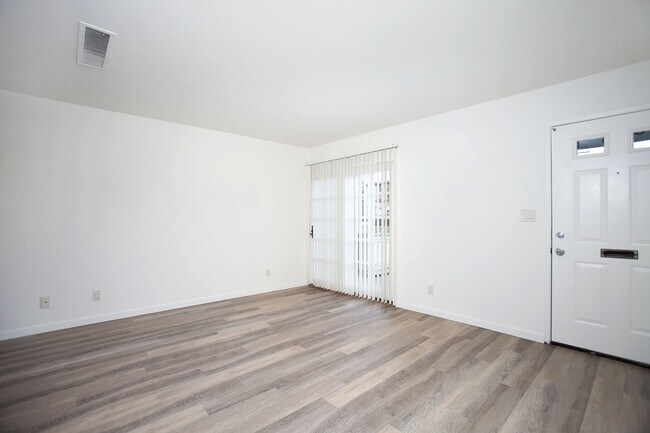 5156 Dawes St San Diego, CA 92109 photo 3