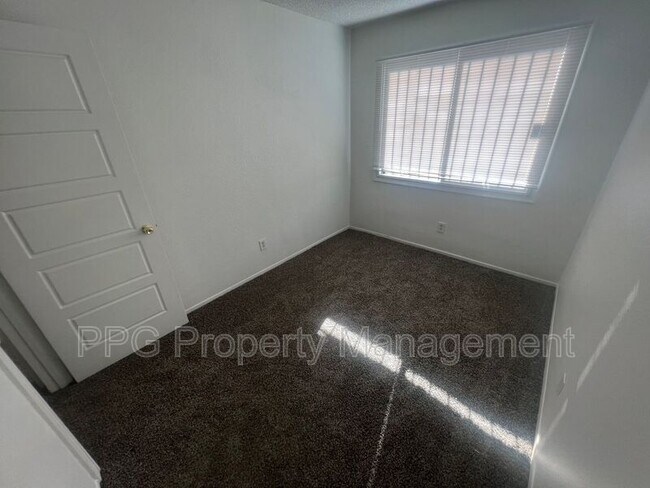 6854 W Monterosa St Phoenix, AZ 85033 photo 4