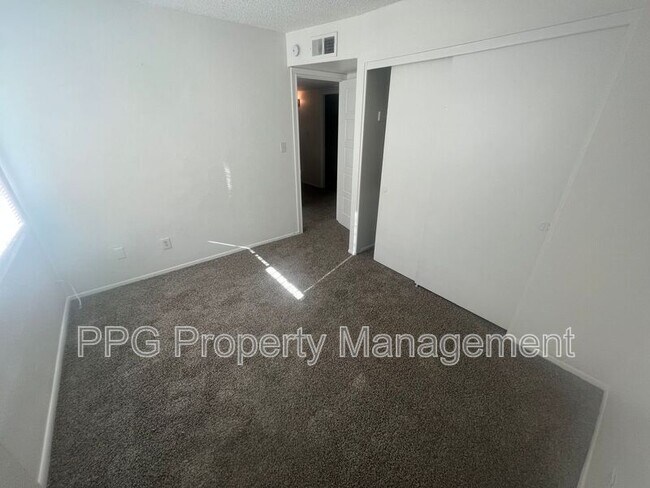 6854 W Monterosa St Phoenix, AZ 85033 photo 5