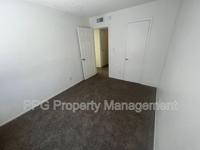 6854 W Monterosa St Phoenix, AZ 85033 photo 3