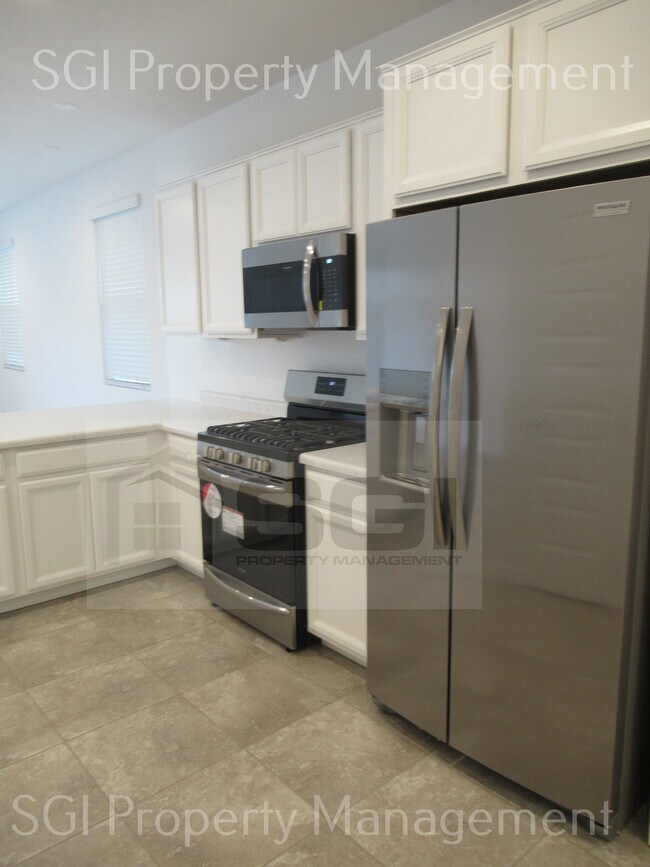 8911 W Bethany Heights Dr Glendale, AZ 85305 photo 4