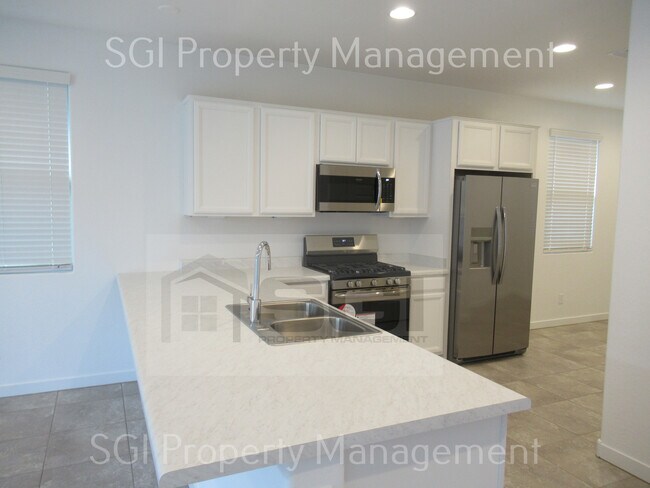 8911 W Bethany Heights Dr Glendale, AZ 85305 photo 3