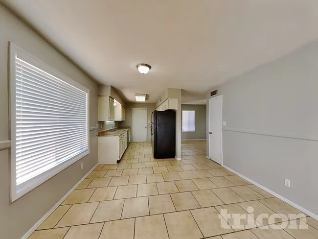646 W Enid Ave Mesa, AZ 85210 photo 3